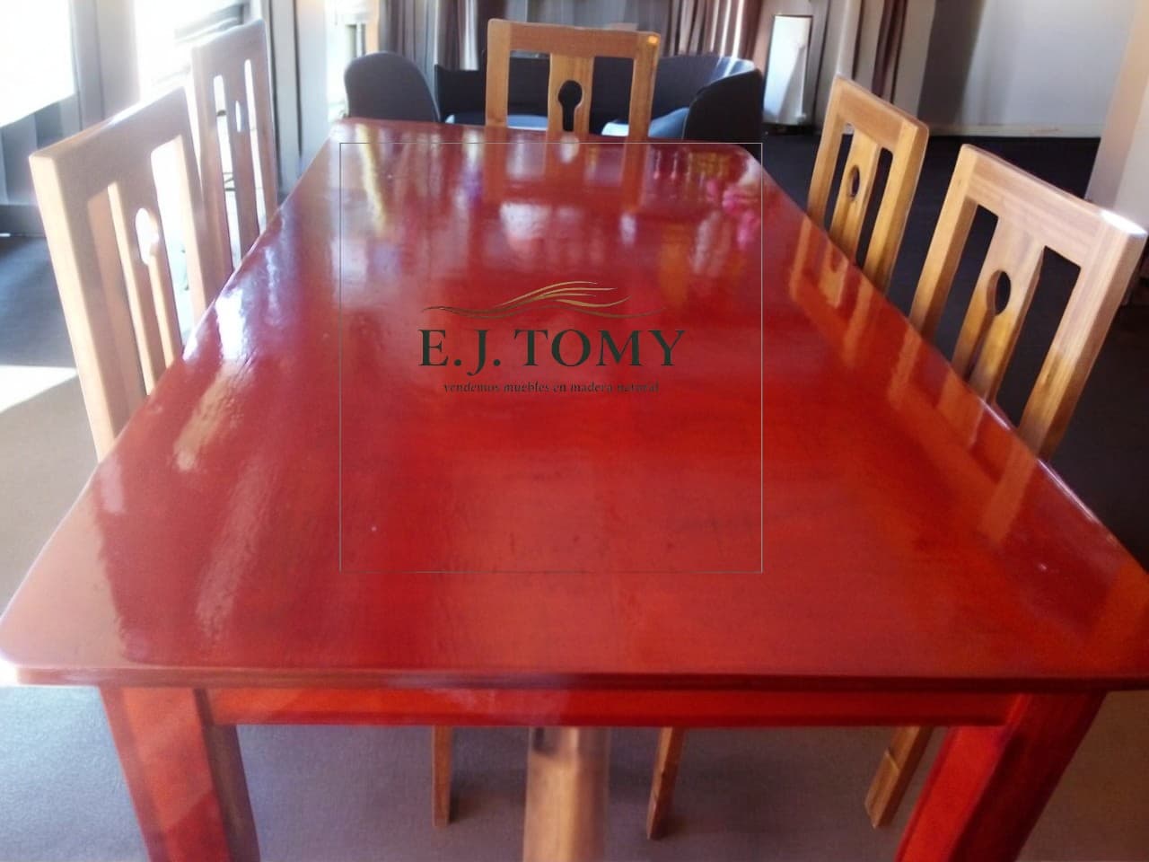 Mesa de Comedor de Madera con Sillas